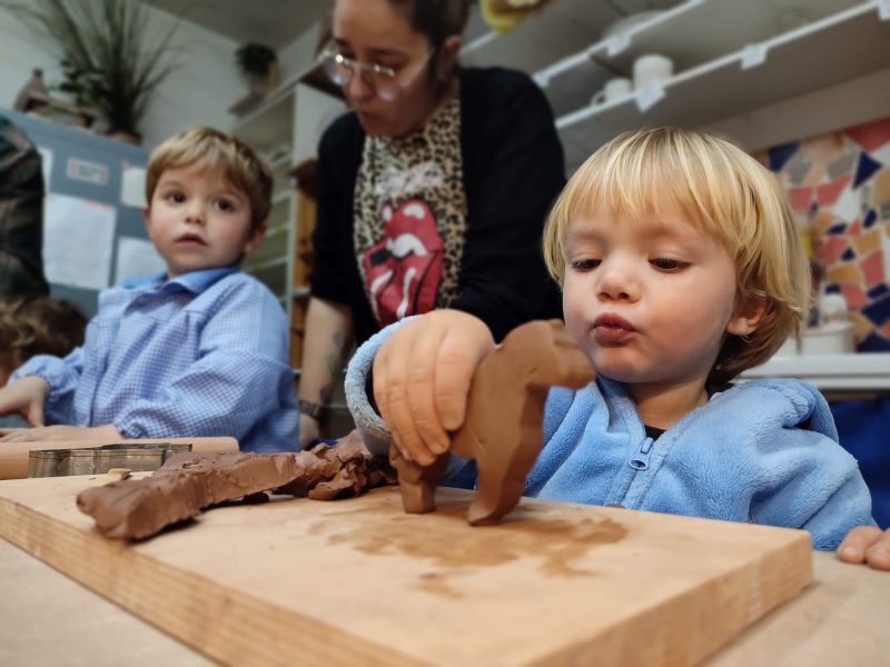 taller de cerámica en familia en Madrid 2